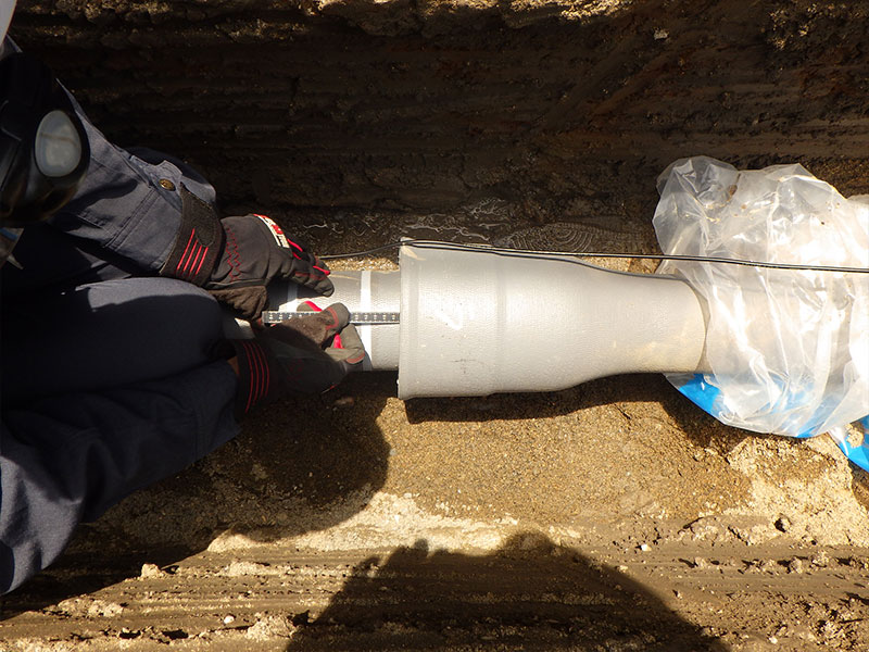 水道施設工事の現場風景